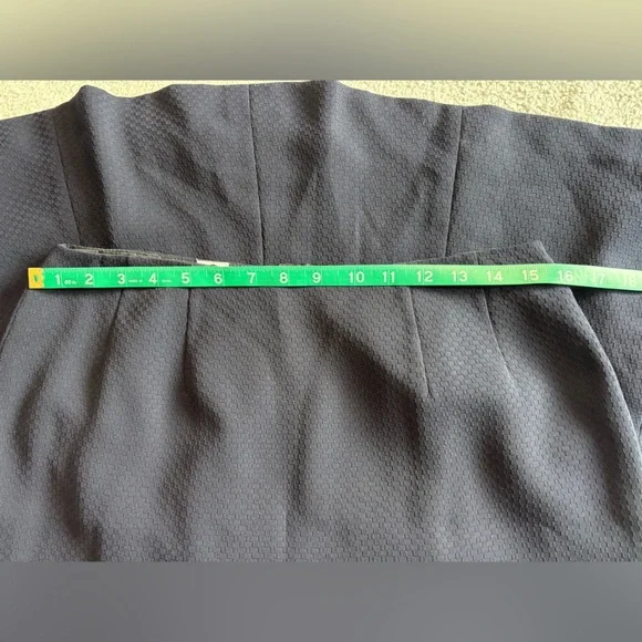 Elegant Black Women's Skirt - Picture 5 of 5